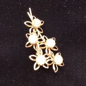 NEW.  PERIDOT COLORED GLASS BROACH.  GOLD SETTING.   NWOT